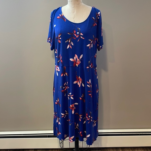 EVRI Dresses & Skirts - Evri scoop neck short sleeve stretch midi dress